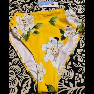 NWT! Cupshe floral bikini 👙 bottom medium